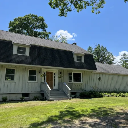 Colonial House with Long Lake access!