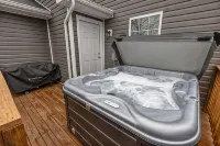 Bourbon Chaser- Horse Park 12min, Ark 30min, Hot Tub, 4 Bedrooms, Walk Downtown - Homestays