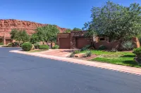 Entrada Waterside Studio Villa w/Kitchenette & Private Garage - Boutique