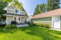 Cozy Home 1 Mile to Downtown CDA & Lake – King Beds and an EV Charger! - 4-Star