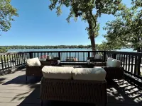 Waterfront Adventure & Relaxation: Kayaks, Sup, and Hot Tub on Site - 4-Star