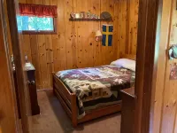 Comfortable Cabin in the Woods. Perfect for Fishing, Hunting or Skiing! - Chalets