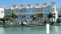 Luxury waterfront townhome, 5 min to beach, pool, boat slip & rooftop deck! - 자쿠지