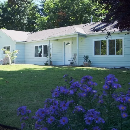 Cozy Step-Free House Near the Downtown Waterfront & Ferry