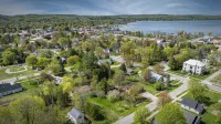 Walk to Downtown & Lake - 6 Miles to Ski & Golf - 4-Sterne