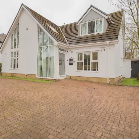 6BR Mansion With Games Room & Hot Tub