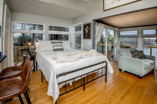 Charming Cottage-Romantic-Table Rock Lake Views-Silver Dollar City-Hot Tub-WiFi -  Privatzimmer