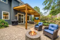 Stylish Lake Oswego Retreat - All New High End Furnishings and Amazing Patio - Wifi