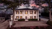 Stone Mountain Manor - parking