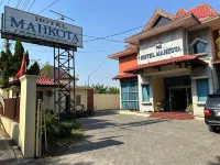 Hotel Mahkota Hotel dekat Waduk Gembong