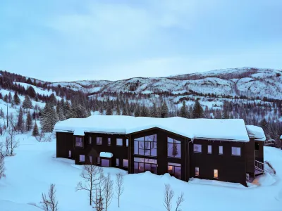 Bjørnfjell Mountain Lodge Các khách sạn gần Alta Church