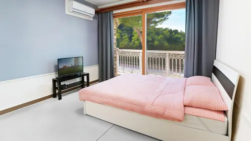 Taean (Anmyeondo) Anmyeondogs Dog Pension