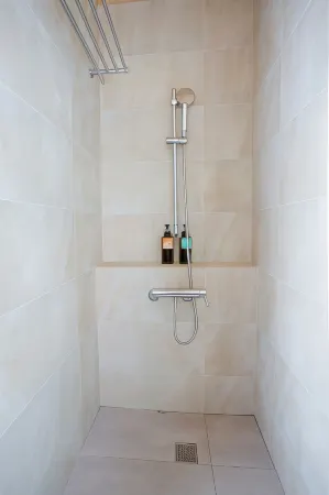 Miniwest Hotel Отели рядом с достопримечательностью «Университет Восточного моря»