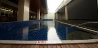Myko Hotel & Convention Center Makassar - مسبح
