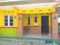 Adihan Homestay Mitra RedDoorz Hotels near Pondok Makan Dan kolam Boga Rasa Indah