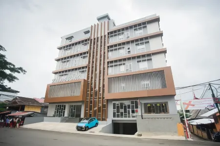 Kamari Hotel Ambon Отели в г. Sirimau