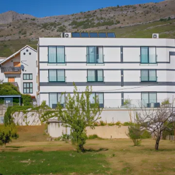 Hotel Jona Отели рядом с достопримечательностью «Торговый центр City Center One Split»
