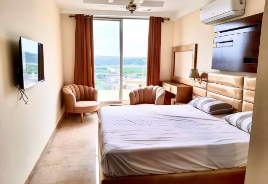 Hotel H6 Hotel Overview