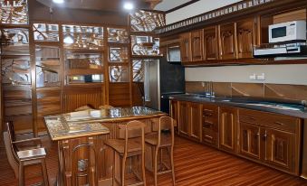 Las Marias Family Home - Housity