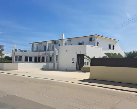 Amigos Para Sempre - Guesthouse Hotels in Ferragudo