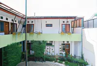 Urbanview Hotel Griya Surya Malang by RedDoorz Hotels in Klojen