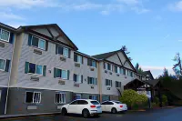 FairBridge Inn & Suites DuPont - parking