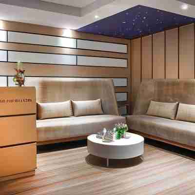Flower Town Hotel & Spa Fitness & Recreational Facilities
