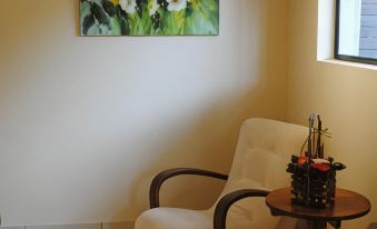 6 on Morris Guest Lodge