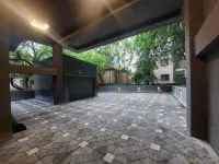 Executive Suites by Modern Living - Airport Shuttle