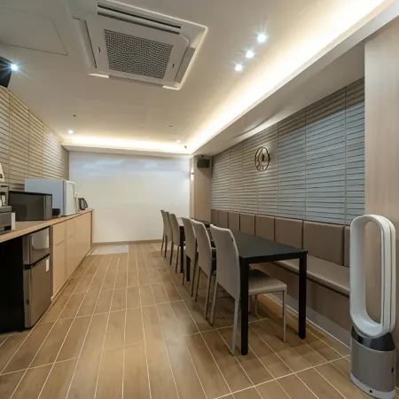 Hound Hotel Gimhae Samgye