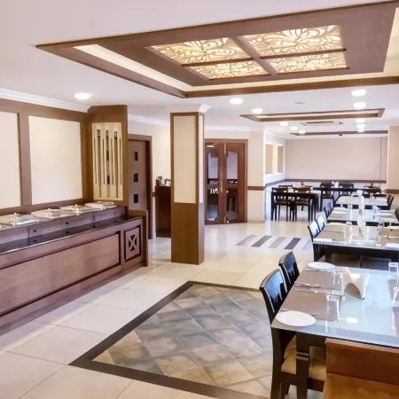 Prayana Hotels Отели рядом с достопримечательностью «Остров Болгатти»