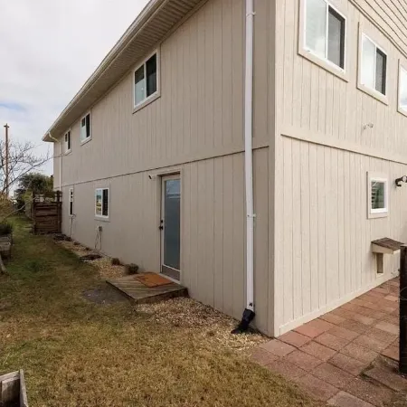 Seaside Breeze - 4BR 3BA 5 min. Walk to Beach