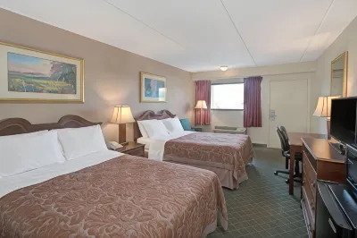 Super 8 by Wyndham Shelby Hotels near Gardner-Webb University