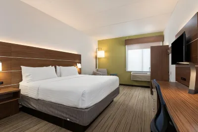 Holiday Inn Express & Suites Charlotte Arpt-Belmont