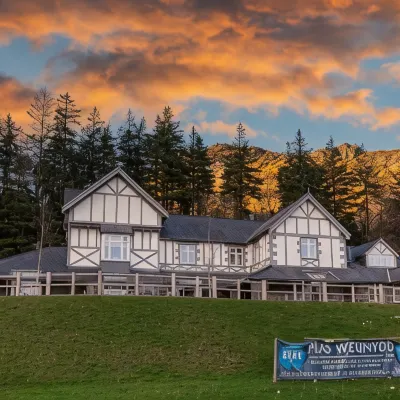 Plas Weunydd Hotel Hotels near Zip World Slate Caverns
