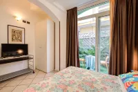 Hotel Residence Charles Hotels in Marebello