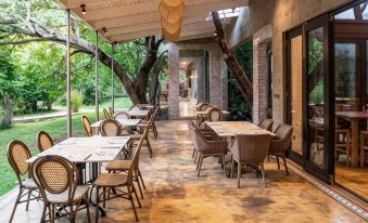 Mbano Manor Hotel Victoria Falls