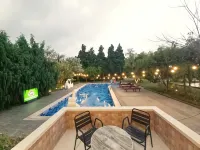 Indah Palace Tawangmangu - Kolam Renang