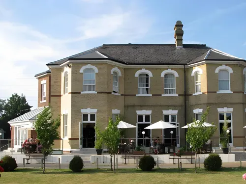 Gatwick Cambridge Hotel - 4-Star