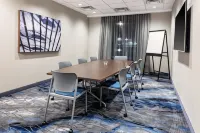 Fairfield Inn & Suites Port Clinton Waterfront فنادق في بورت كلينتون