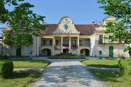 Château de Mathod Chambres d'hôtes Отели в г. Сент-Круа
