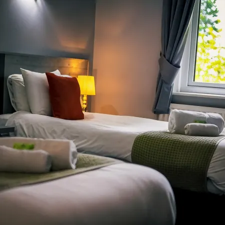 Bowes Incline Hotel
