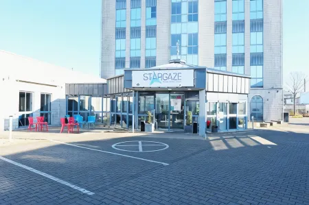 Stargaze Forum Hotel Düsseldorf-Hilden Отели рядом с достопримечательностью «St. Maria Rosenkranzkonigin»