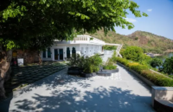 Jaisamand Island Resort Hotels near Shree Shakti Peeth Idana Mata Temple