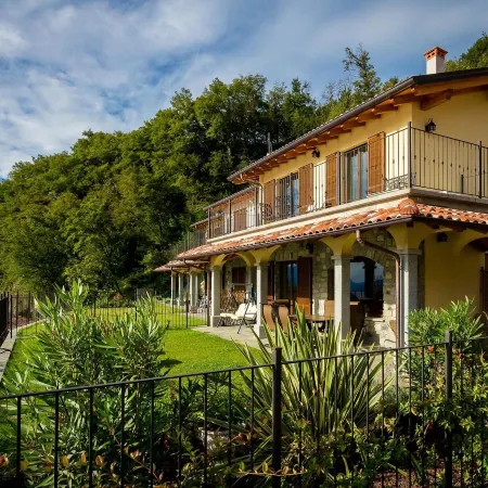 Le Petit Palais Villa Отели в г. Плезио