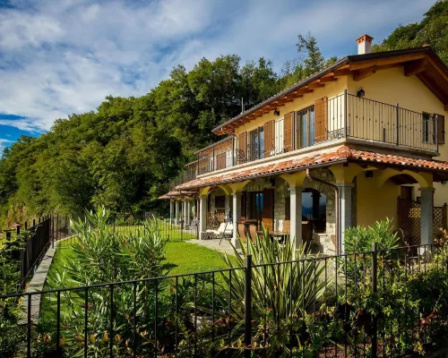 Le Petit Palais Villa Hotels in Plesio