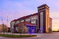 La Quinta Inn & Suites by Wyndham Dumas Hotels near Dumas Aquatic Park