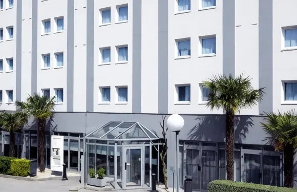 康鉑里昂奧斯特塔桑酒店