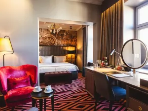 Grand Poet Hotel and Spa by Semarah