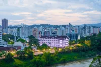 Blumenau Tower by Castelo Itaipava Hotel a Gaspar
